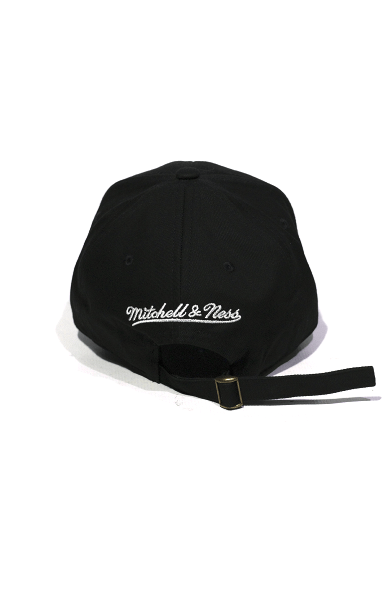 Boné Aba Curva Mitchell and Ness Brooklyn Nets Team Logo Low Strapback - NewSkull