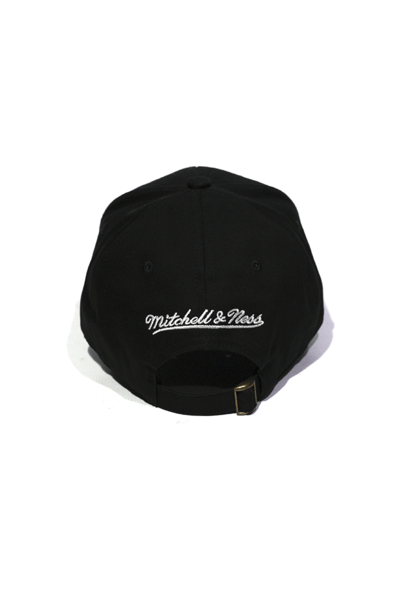 Boné Aba Curva Mitchell and Ness Chicago Bulls Team Logo Low Preto Strapback - NewSkull