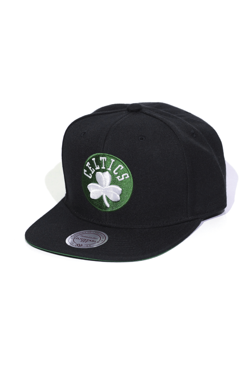 Boné Mitchell and Ness Boston Celtics Logo Solid Snapback Preto - NewSkull