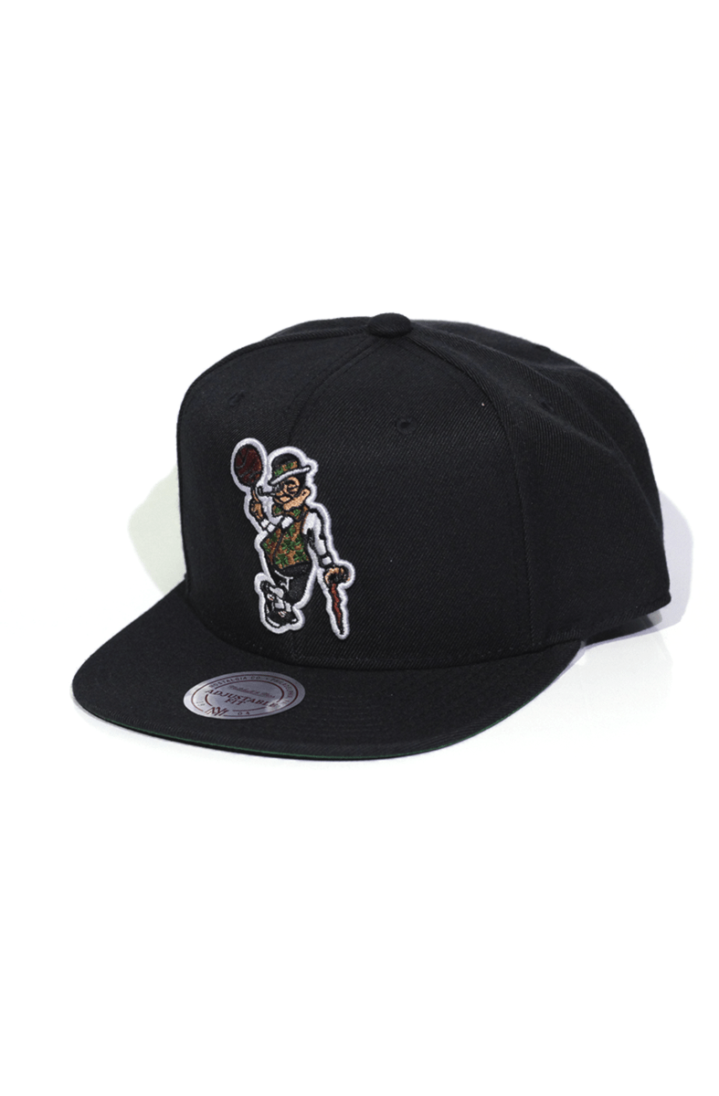 Boné Mitchell and Ness Boston Celtics Solid Logo Snapback Preto - NewSkull
