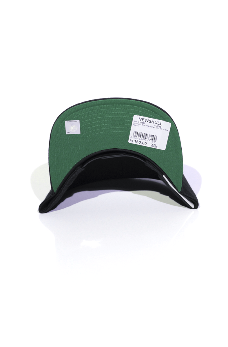 Boné Mitchell and Ness Boston Celtics Solid Logo Snapback Preto - NewSkull