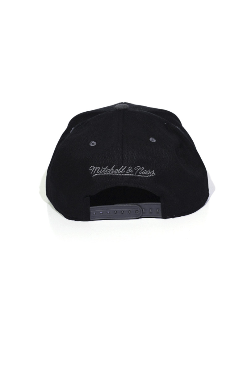 Boné Mitchell and Ness Box Logo Bar Preto Snapback - NewSkull