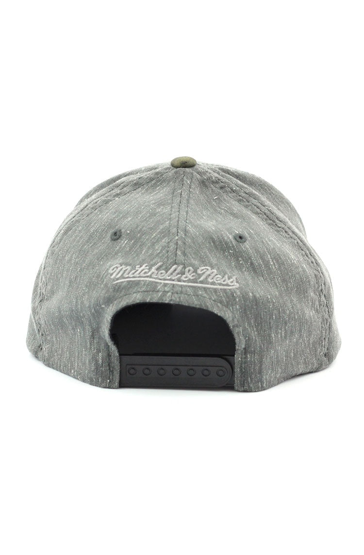 Bone MITCHELL AND NESS Brooklyn Nets Flexfit 110 Snapback Cinza/Camo - NewSkull