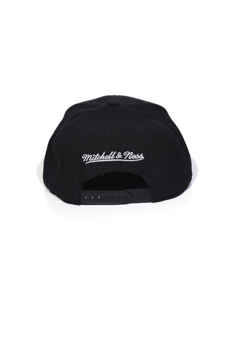 Boné Mitchell and Ness Brooklyn Nets Solid Logo Snapback Preto - NewSkull