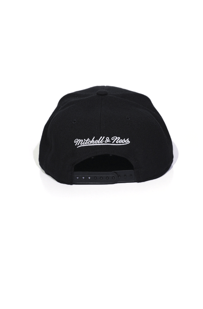 Boné Mitchell and Ness Brooklyn Nets Solid Logo Snapback Preto - NewSkull