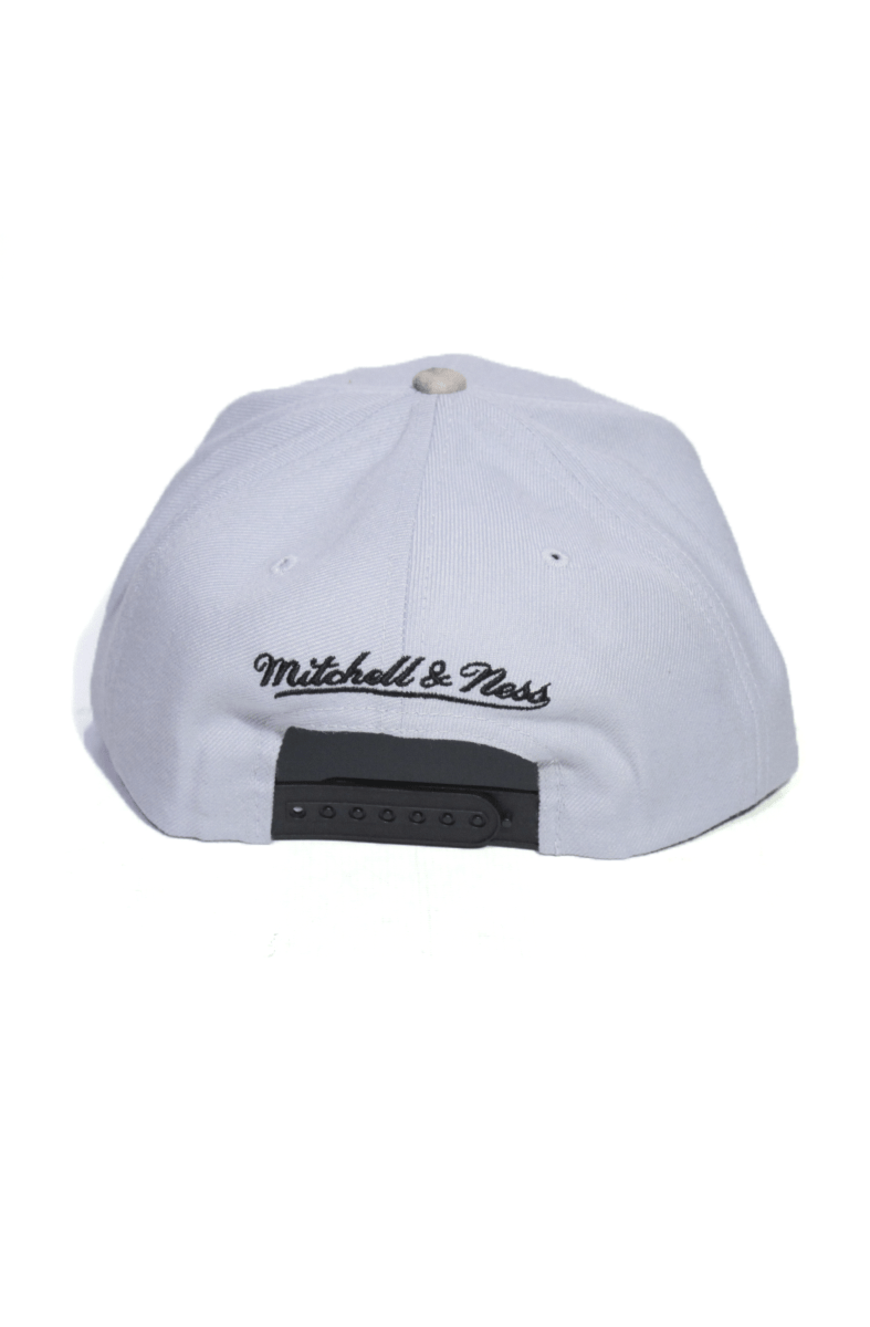 Boné Mitchell and Ness Brooklyn Nets Visor Dyed Denim Snapback - NewSkull