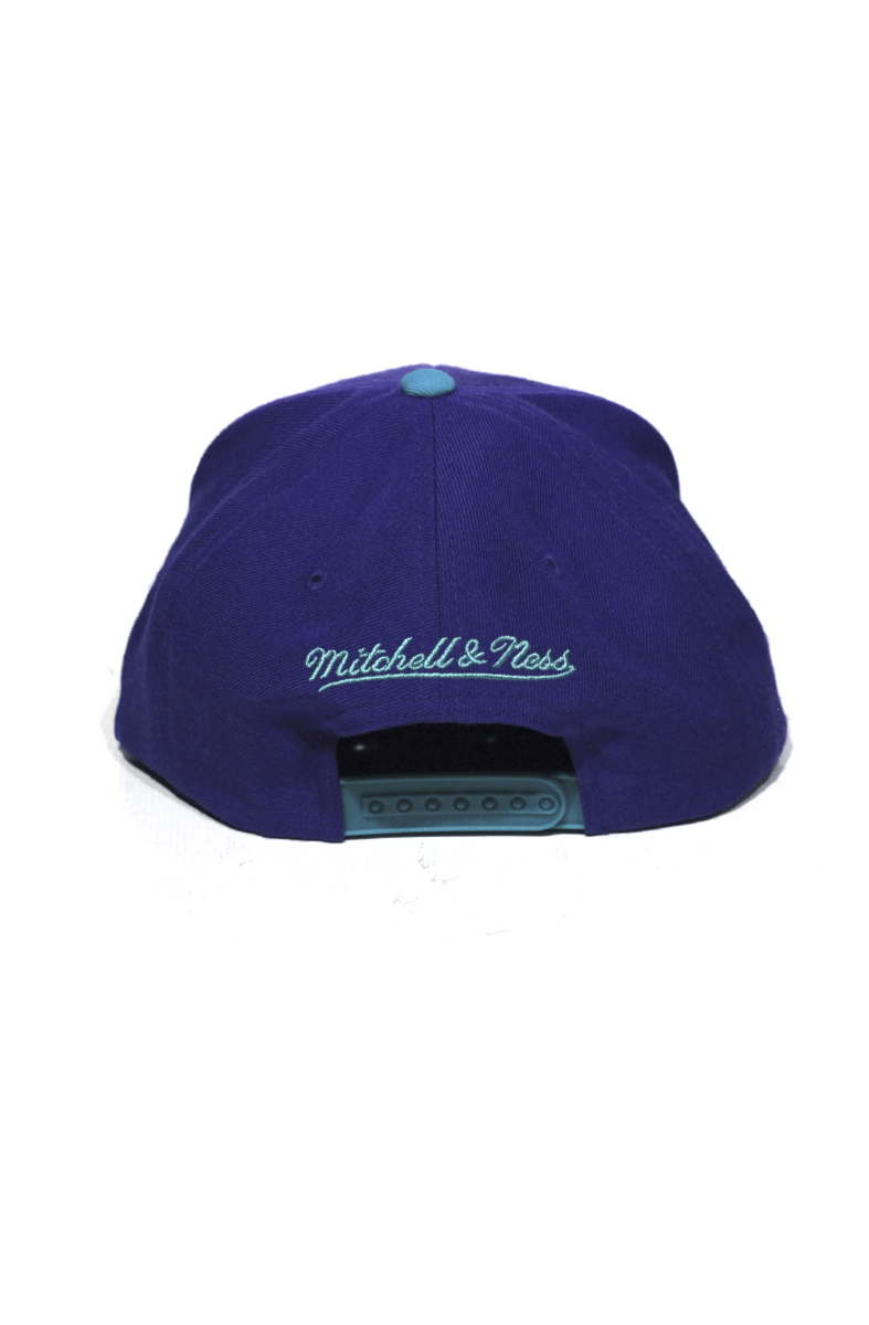 Boné Mitchell and Ness Charlotte Hornets Team Up Snapback Roxo - NewSkull