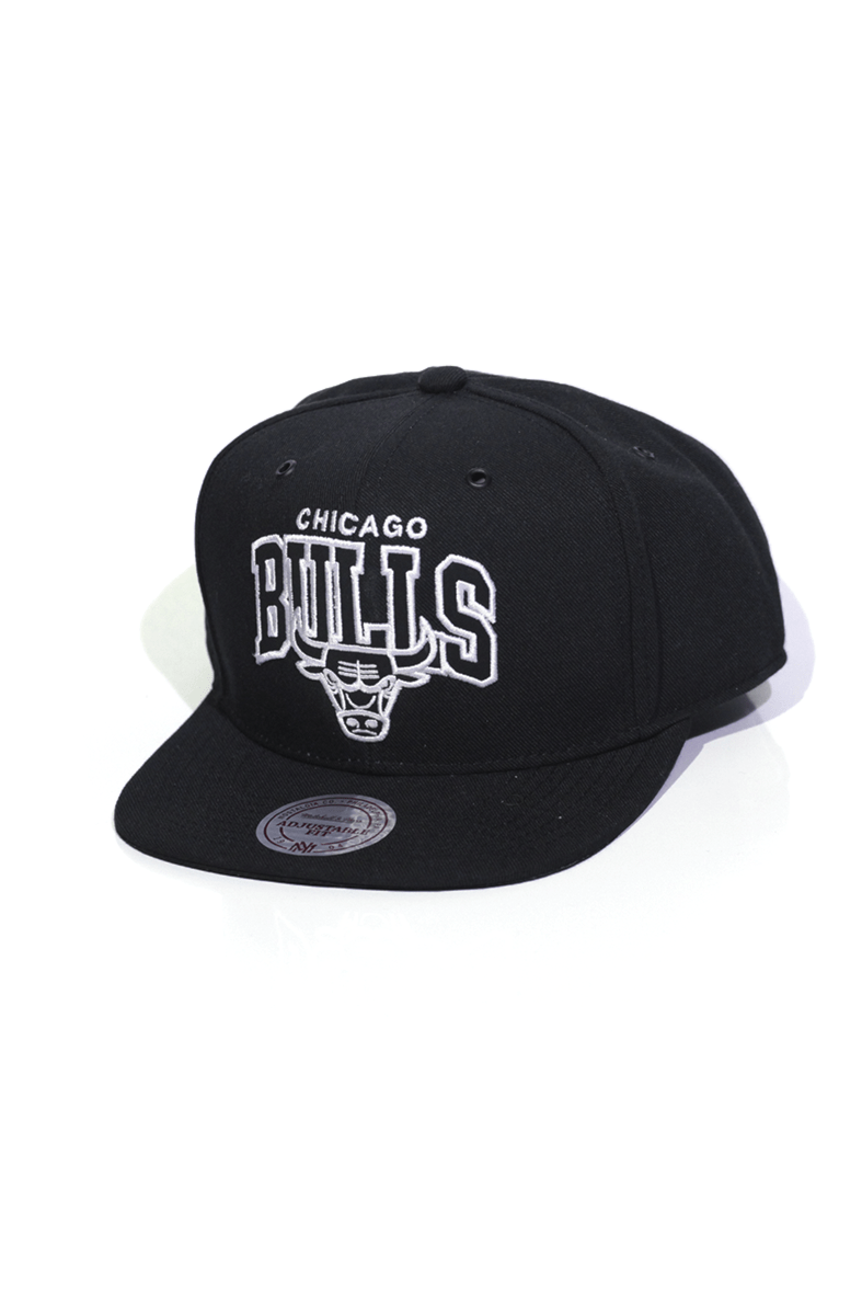 Boné Mitchell and Ness Chicago Bulls Arch Snapback - NewSkull