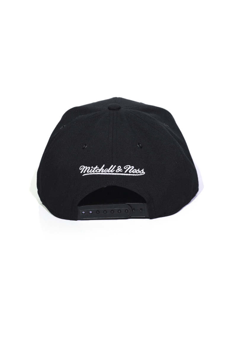 Boné Mitchell and Ness Chicago Bulls Arch Snapback - NewSkull