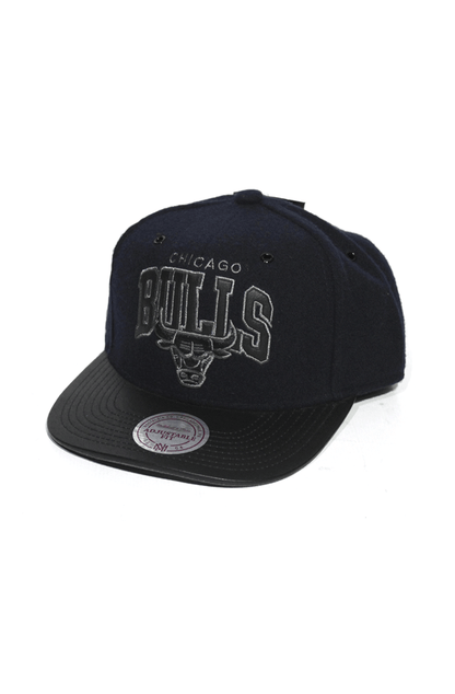 Boné Mitchell and Ness Chicago Bulls Blazer Snapback - NewSkull