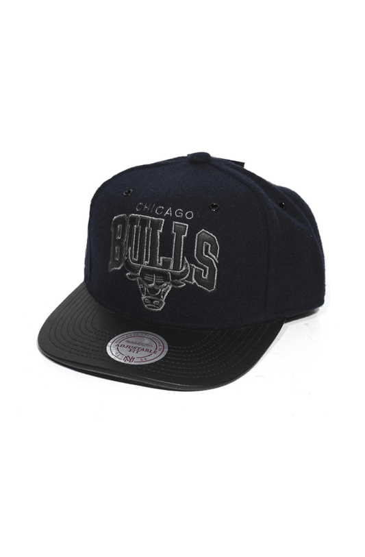 Boné Mitchell and Ness Chicago Bulls Blazer Snapback - NewSkull