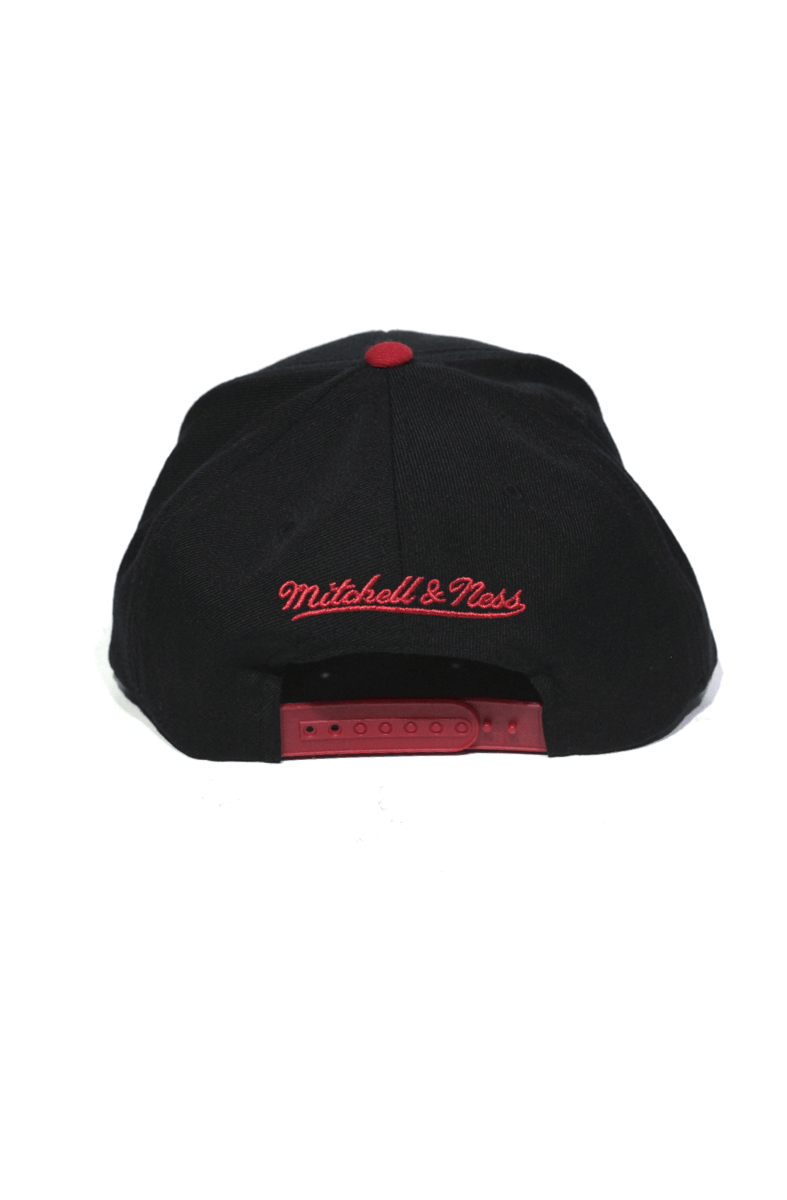Boné Mitchell and Ness Chicago Bulls Logo Snapback Preto - NewSkull