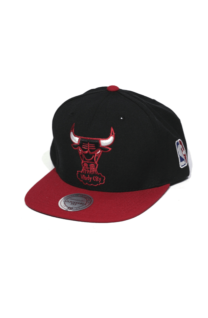 Boné Mitchell and Ness Chicago Bulls Logo Snapback Preto - NewSkull