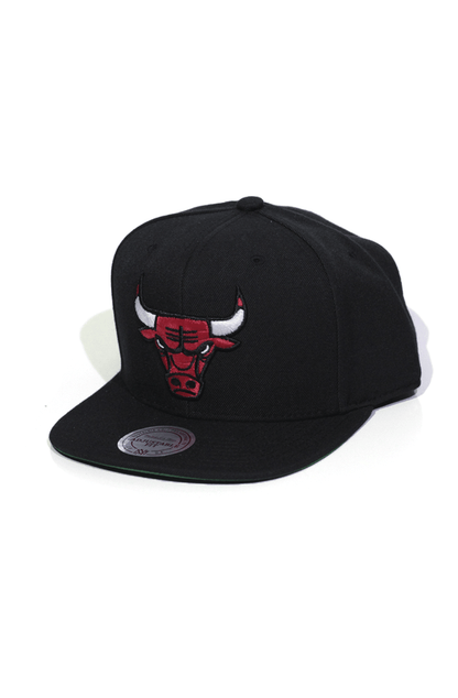 Boné Mitchell and Ness Chicago Bulls Logo Solid Snapback Preto - NewSkull