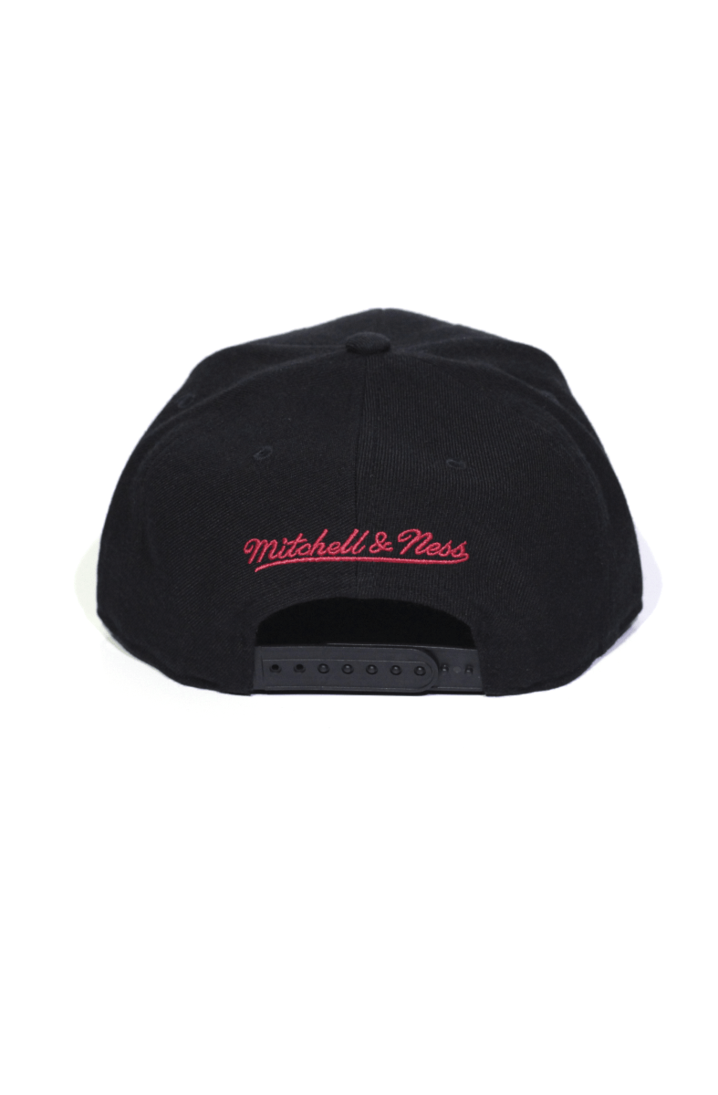 Boné Mitchell and Ness Chicago Bulls Solid Snapback Preto - NewSkull