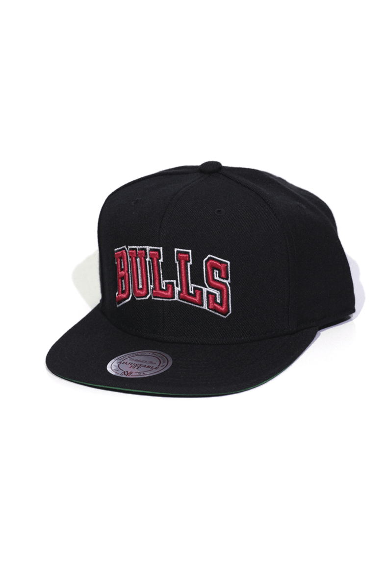 Boné Mitchell and Ness Chicago Bulls Solid Snapback Preto - NewSkull