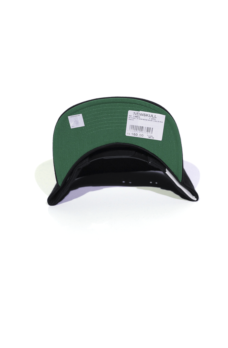 Boné Mitchell and Ness Chicago Bulls Solid Snapback Preto - NewSkull