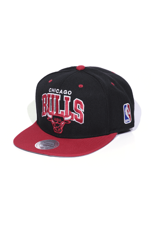 Boné Mitchell and Ness Chicago Bulls Team Arch Preto Snapback - NewSkull