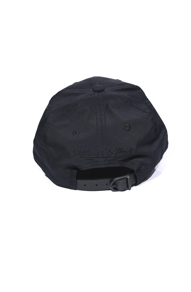 Boné Mitchell and Ness Chicago Bulls Volley Strapback - NewSkull