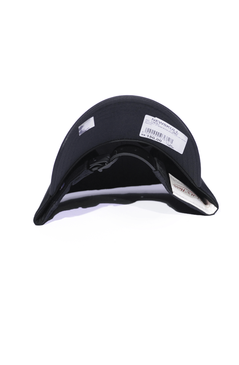 Boné Mitchell and Ness Chicago Bulls Volley Strapback - NewSkull