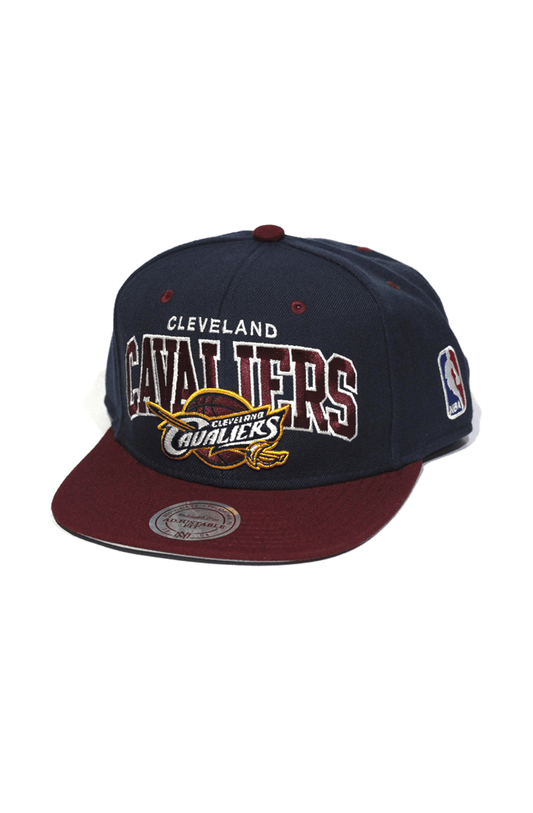 Boné Mitchell and Ness Cleveland Cavaliers Team Arch Snapback - NewSkull