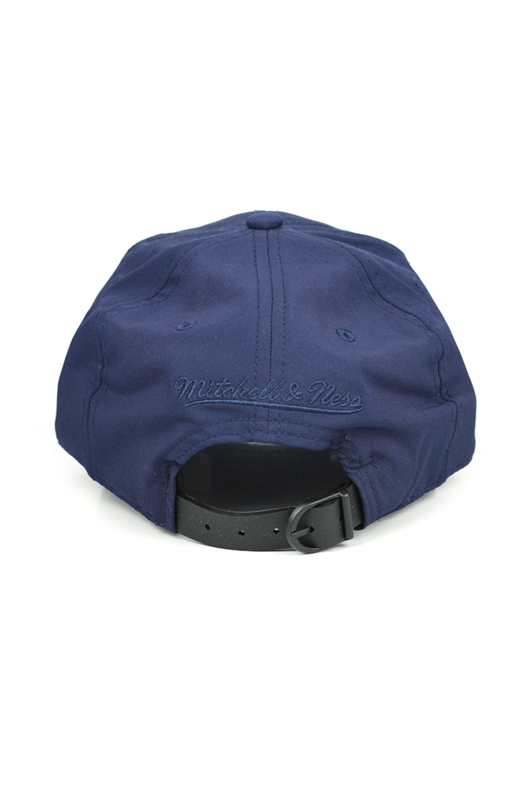 Boné Mitchell and Ness Cleveland Cavaliers Volley Strapback Azul - NewSkull