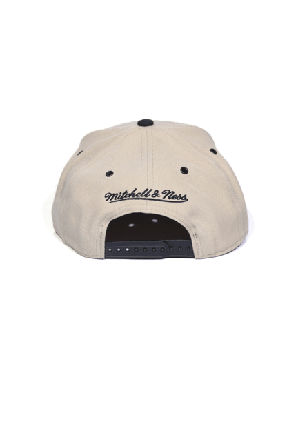 Boné Mitchell and Ness Demand 2.0 Bege Snapback - NewSkull