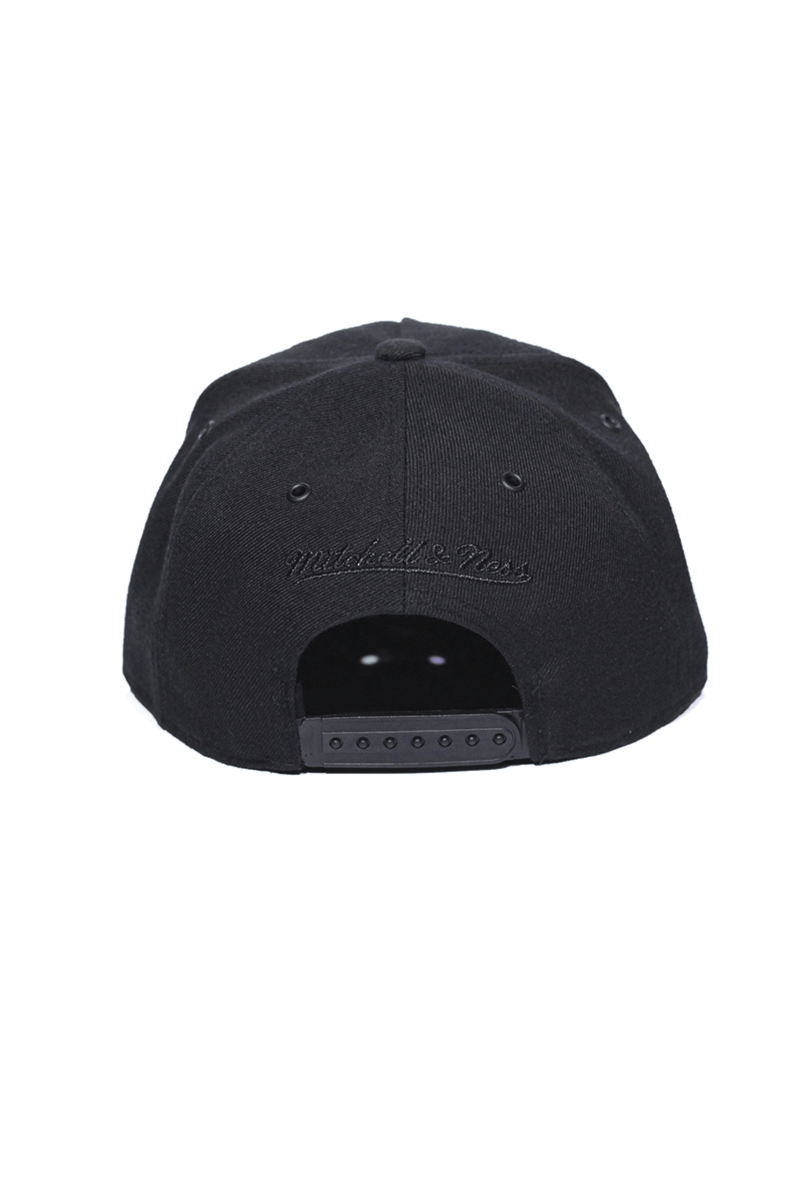 Boné Mitchell and Ness Demand 2.0 Preto Snapback - NewSkull