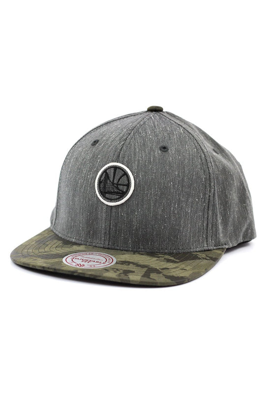 Bone MITCHELL AND NESS Golden State Warrios Flexfit 110 Snapback Cinza/Camo - NewSkull