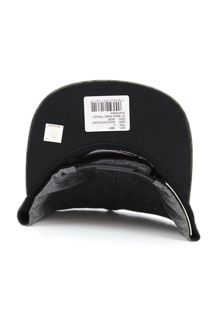 Bone MITCHELL AND NESS Golden State Warrios Flexfit 110 Snapback Cinza/Camo - NewSkull