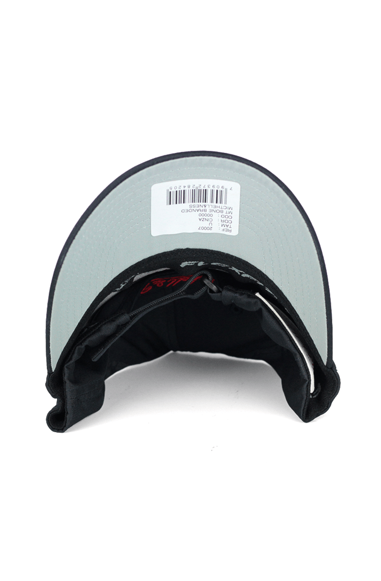 BONE MITCHELL AND NESS LOGO BRANDED STRAPBACK PRETO - NewSkull