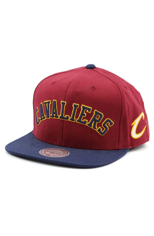 Bone MITCHELL AND NESS NBA Cleveland Cavaliers Snapback Vermelho/Azul - NewSkull