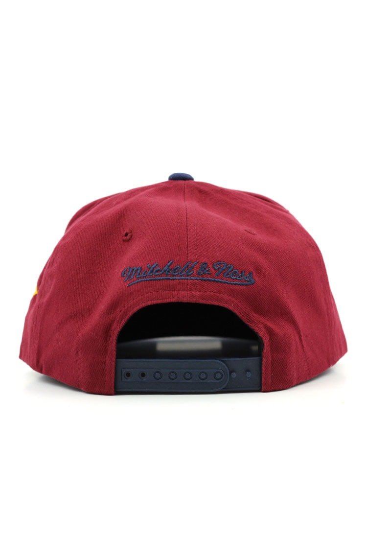 Bone MITCHELL AND NESS NBA Cleveland Cavaliers Snapback Vermelho/Azul - NewSkull