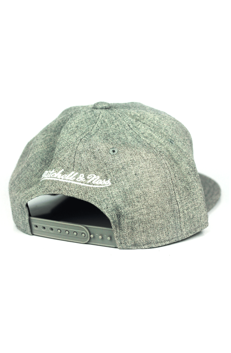 Boné Mitchell and Ness Pinscript Snapback Cinza - NewSkull