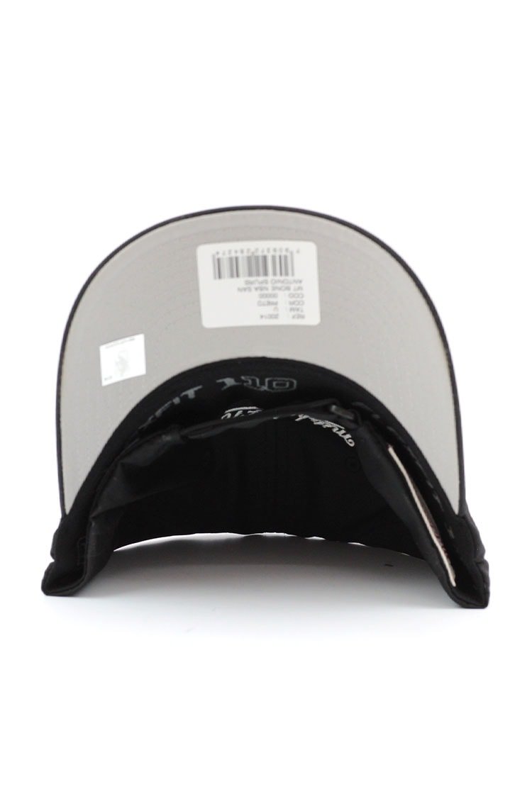 Bone MITCHELL AND NESS San Antonio Spurs Flexfit 110 Strapback Preto/Cinza - NewSkull