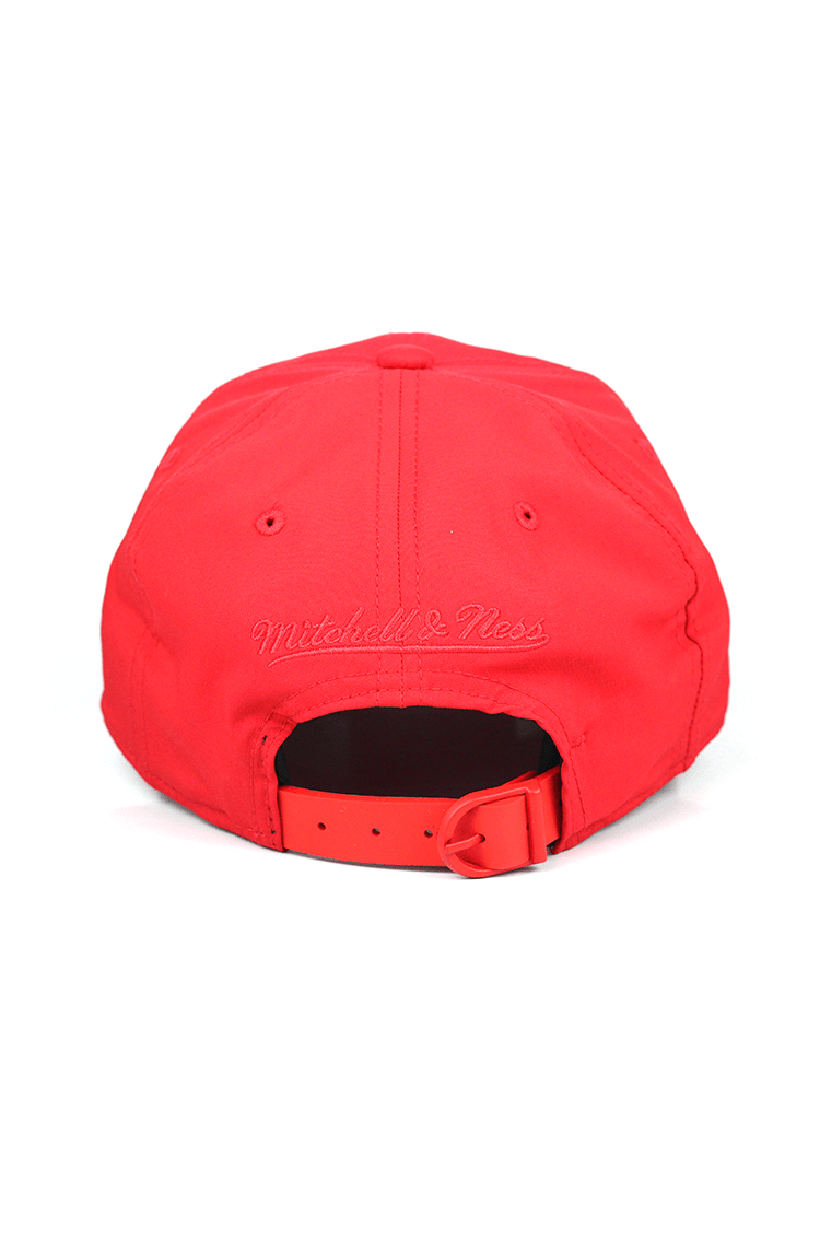 Boné Mitchell and Ness Volley Chicago Bulls Strapback - NewSkull