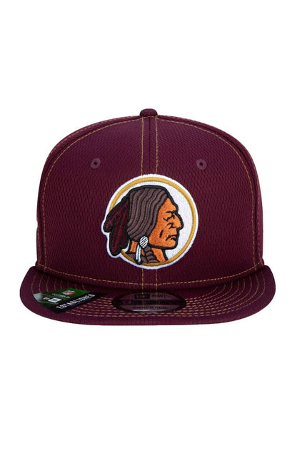 Bone New Era 9Fifty Nfl OnField Coleção Sideline Washington Redskins Bordo/Amarelo - NewSkull