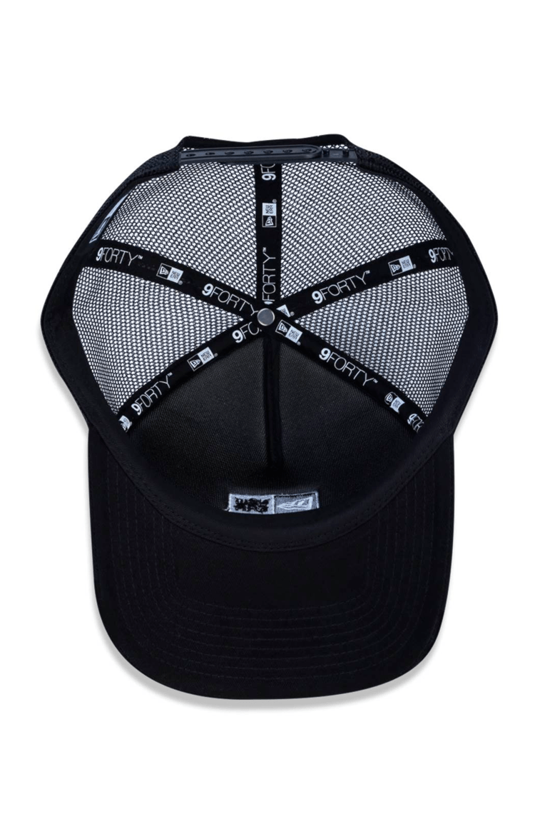 BONÉ NEW ERA LOGO TRUCKER SNAPBACK PRETO - NewSkull