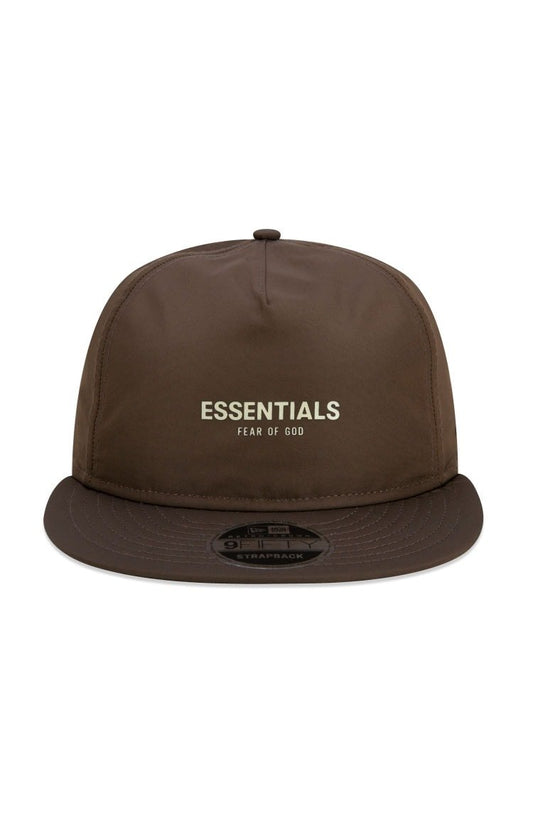 Bone New Era x FEAR OF GOD ESSENTIALS RETRO 9FIFTY STRAPBACK Marrom - NewSkull