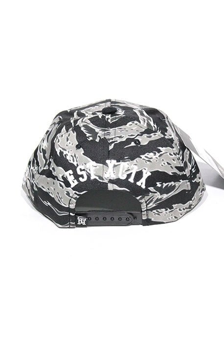 Boné Thug Nine Snapback Tag Camo - NewSkull