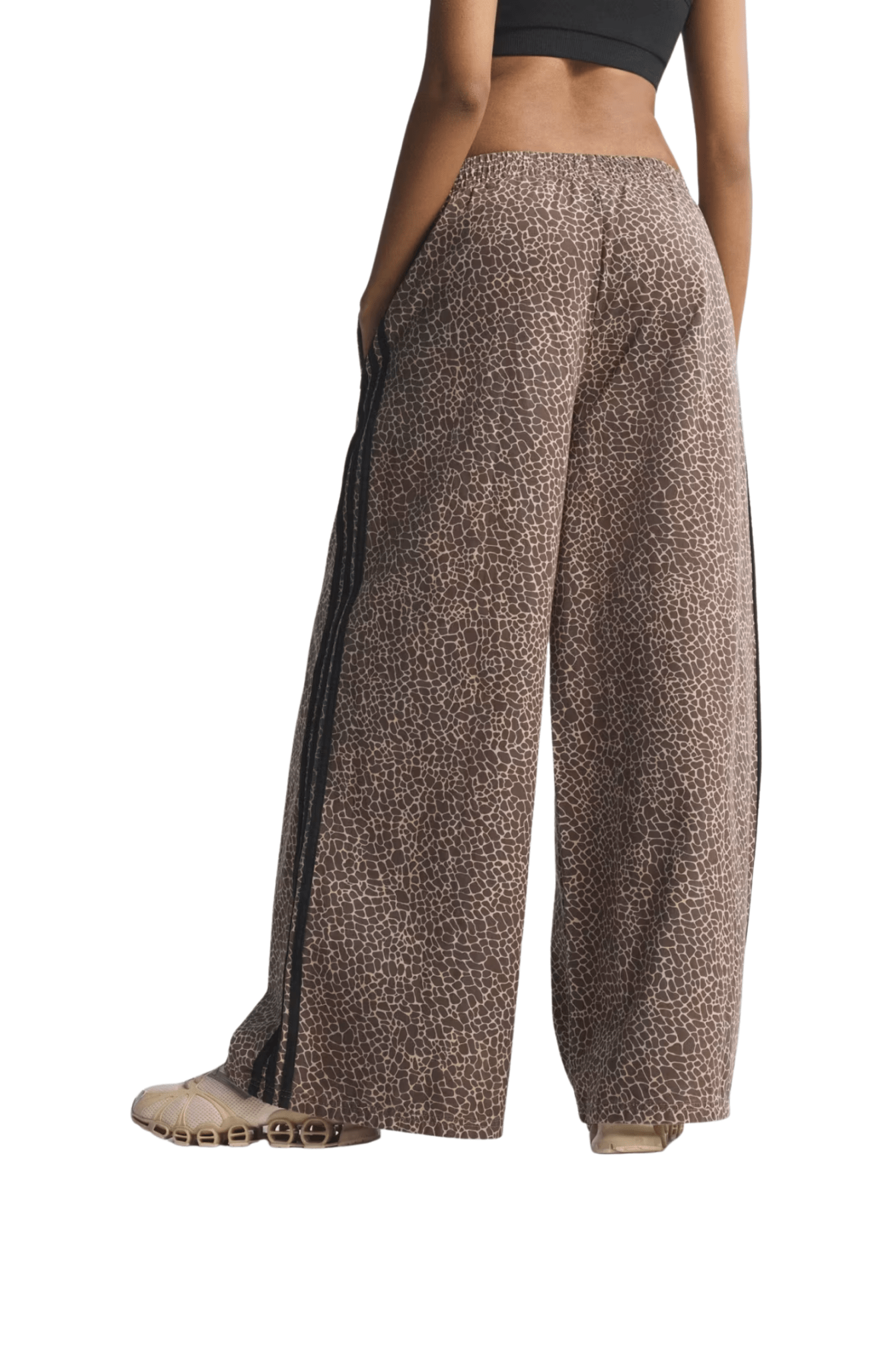 Calça Adidas Jeans Oversized Firebird AOP Marrom/Preto - NewSkull
