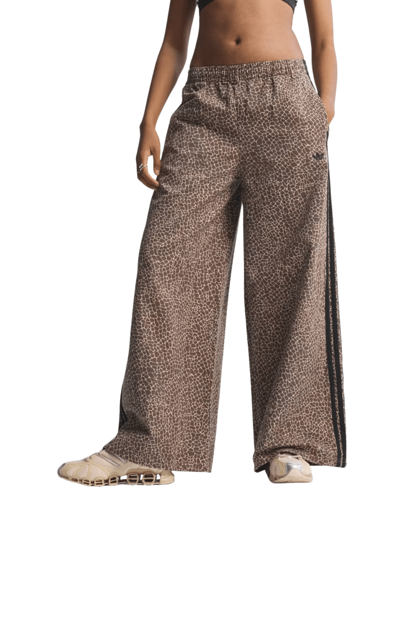 Calça Adidas Jeans Oversized Firebird AOP Marrom/Preto - NewSkull