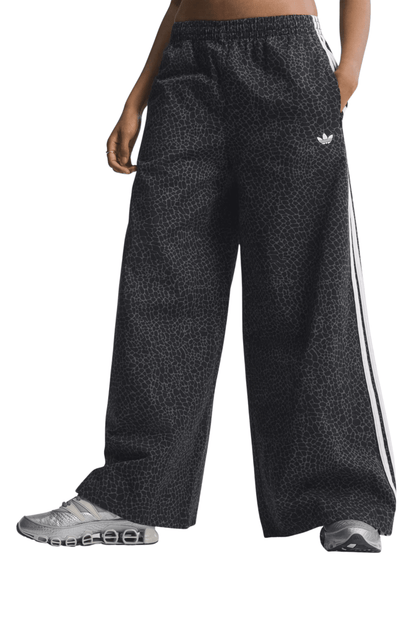 Calça Adidas Jeans Oversized Firebird AOP Preto/Cinza - NewSkull