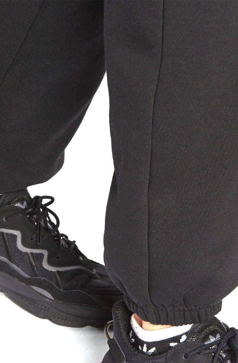 Calça Adidas Jogger Adicolor Essentials Fleece Preto/Branco - NewSkull