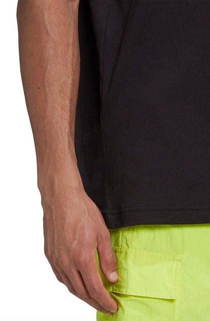 Camiseta Adidas R.Y.V. Silicone Badge Preta/Preta - NewSkull