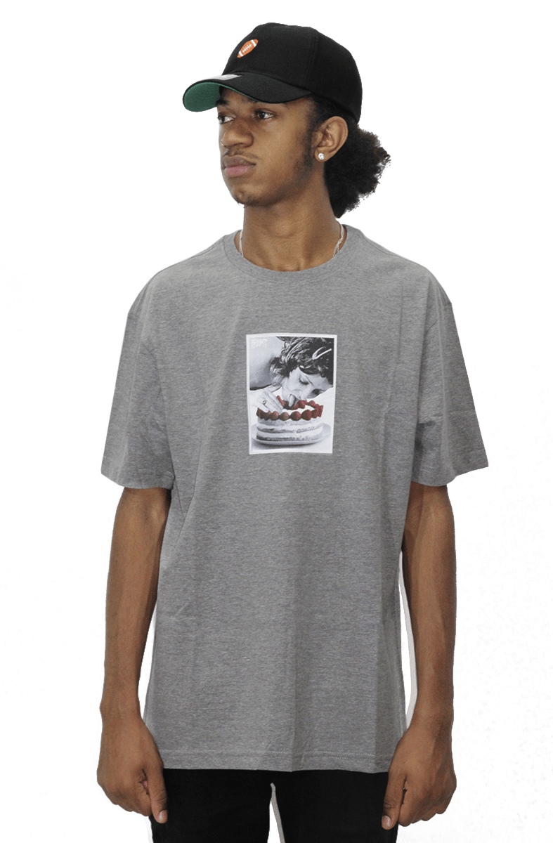 Camiseta Blunt Lick That Cake Cinza - NewSkull