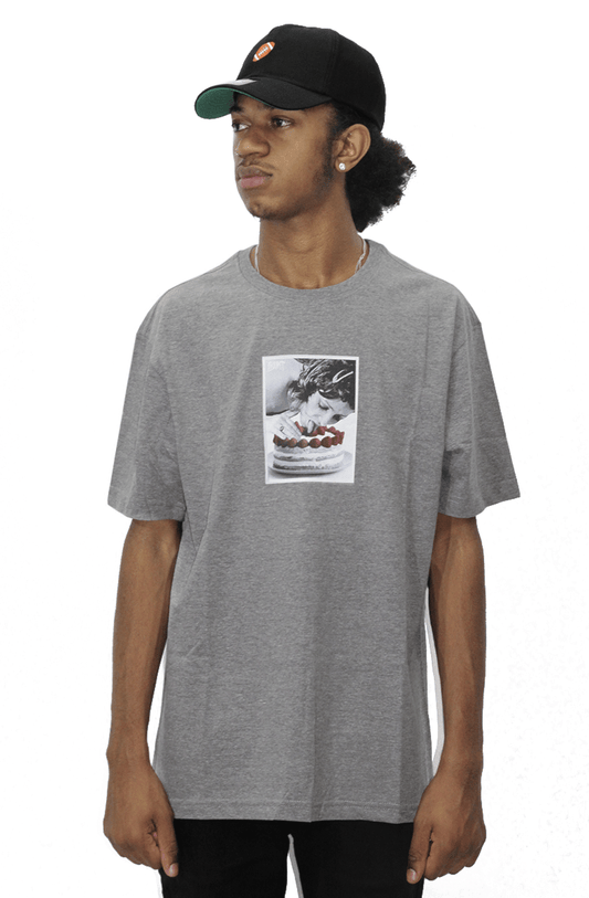 Camiseta Blunt Lick That Cake Cinza - NewSkull