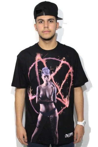 Camiseta Blunt Pentagram Girl Preta - NewSkull
