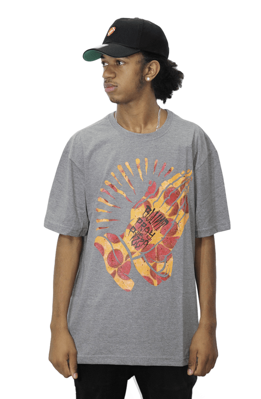 Camiseta Blunt Pray For Pizza Cinza - NewSkull