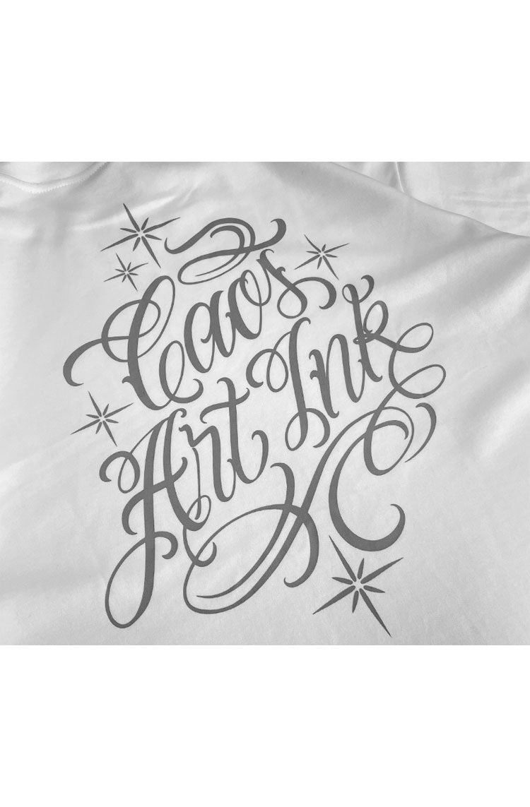 Camiseta Caos Art ink Cursiva Branco - NewSkull